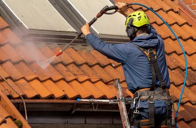 Démoussage et hydrofuge de toiture à Montjoie-le-Château